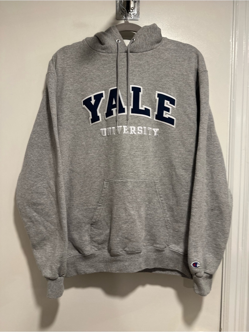 Champion Embroidered Yale University gray spellout hoodie Athletic Pullover.